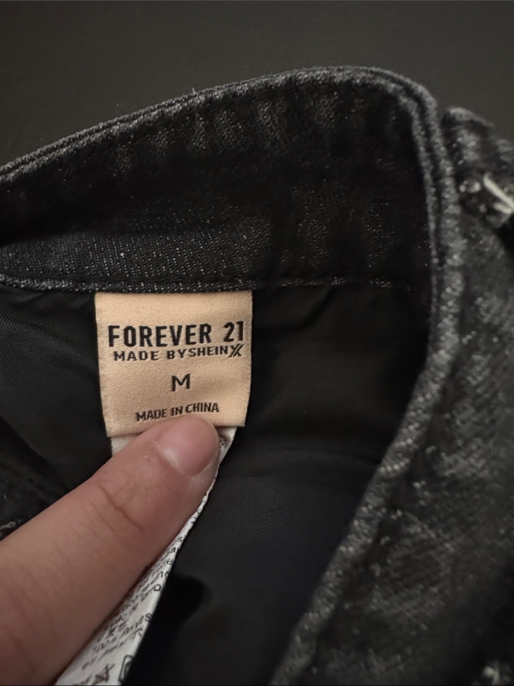 Forever 21 Black Men's Loose Fitting Street Style Washed Jeans size Medium - Picture 2 of 5